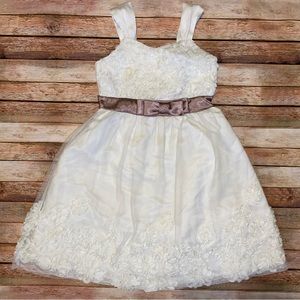 🐣🐰2/$25 plus FREE SHIPPING Children’s Place Girls Cream w/Pewter belt